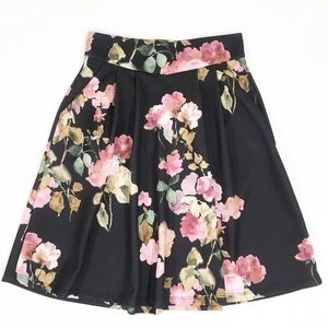 Potter’s Pot Floral Skirt size small